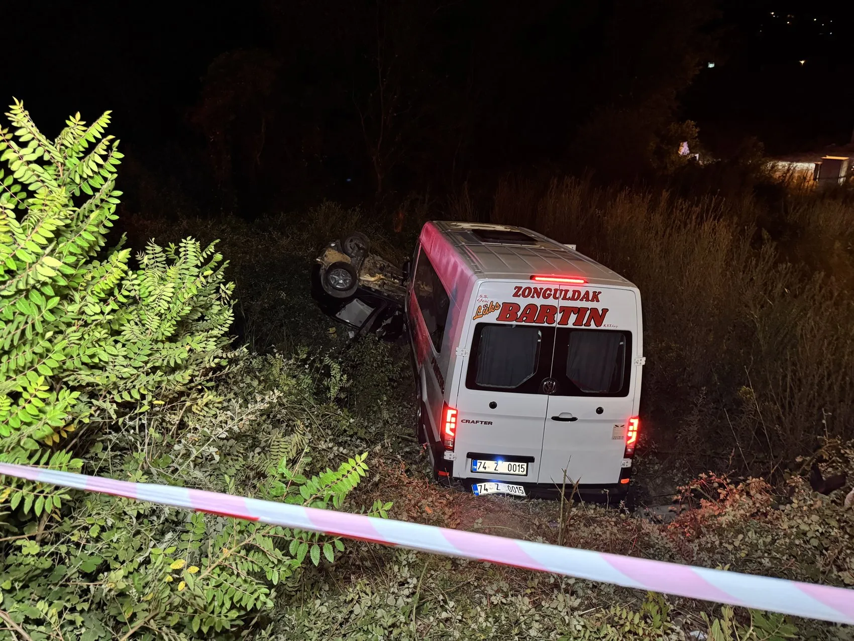 Bartın'da minibüs ile otomobil çarpıştı, 11 yaralı hastanede