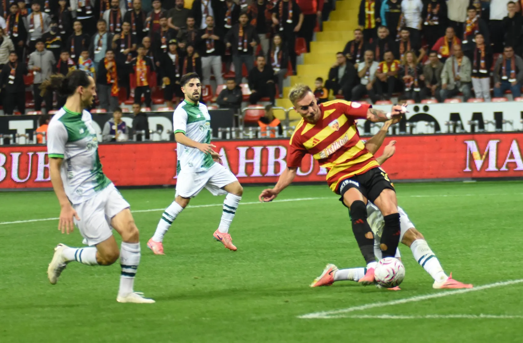 Bursaspor, Kayseri'de geriden gelerek kazandı