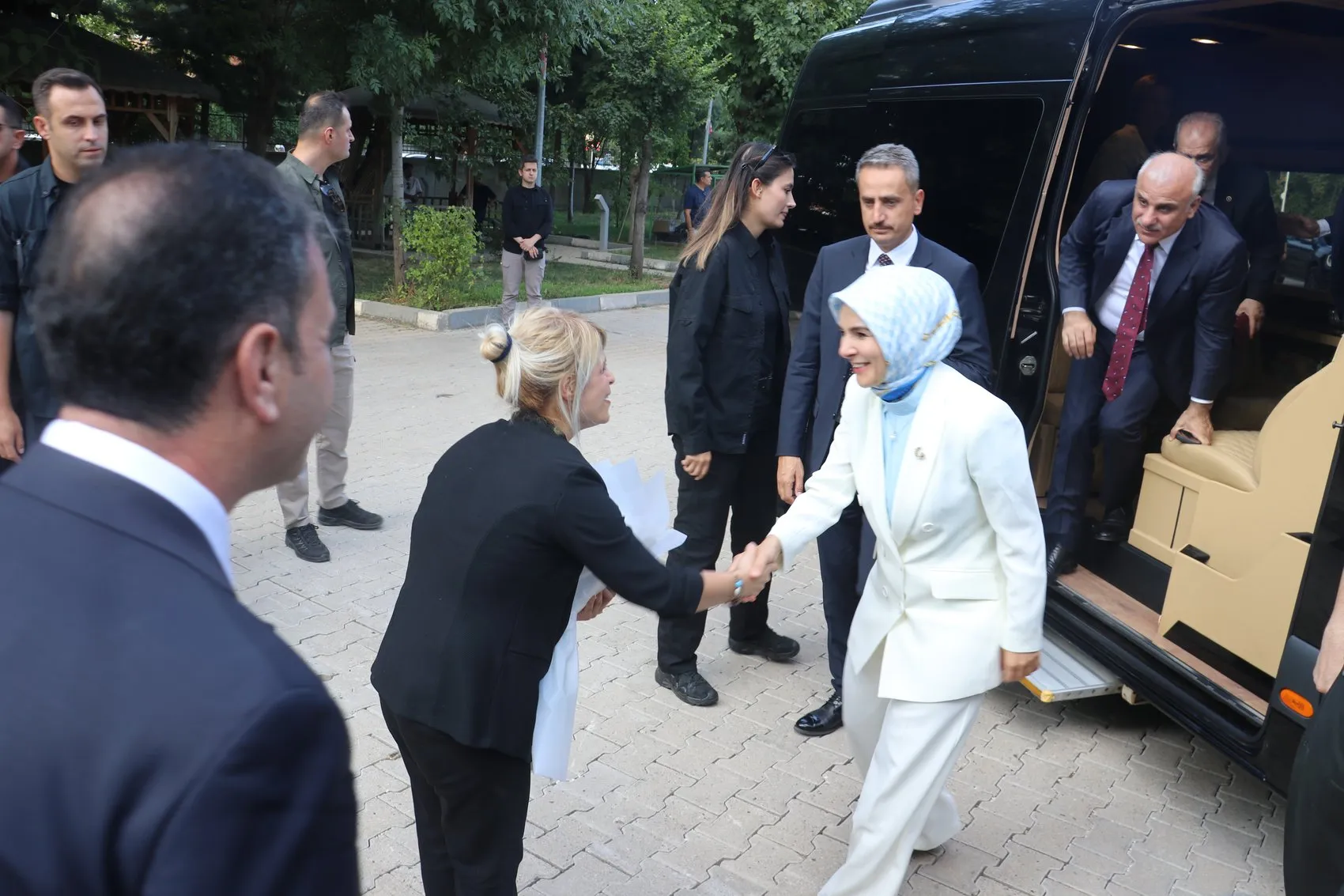 Evlilik kredisi kullanan gençlere TOKİ konutlarında öncelik hakkı geliyor