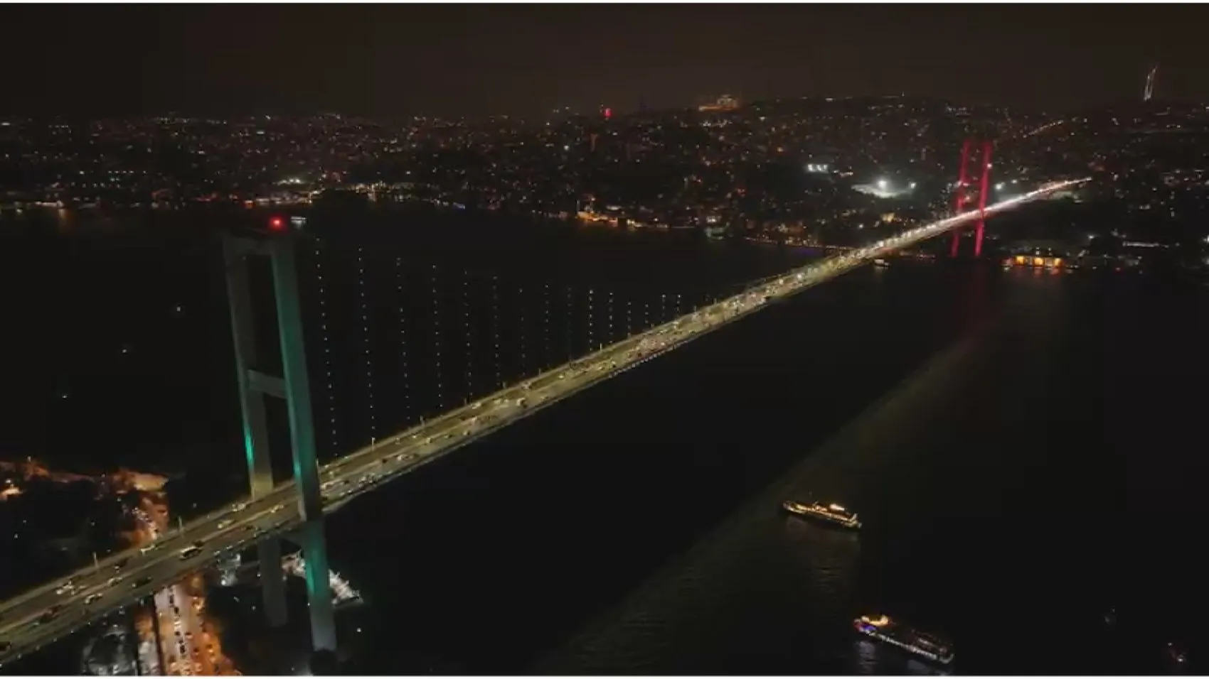 İstanbul ve Ankara’nın simgeleri Mekke Anlaşması için ışıklandırıldı