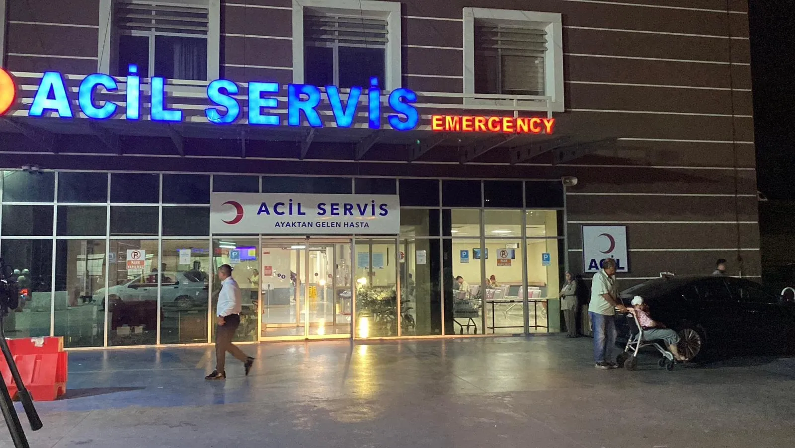 Cem Yılmaz göğüs ağrısı sonrası anjiyoya alındı