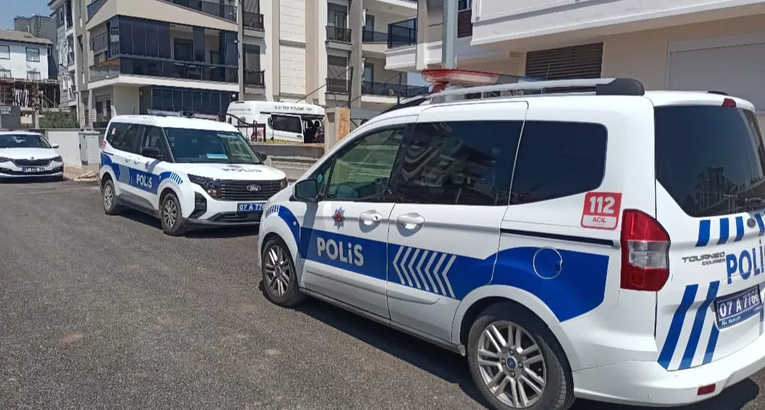 Antalya’da yeni evine taşınan polis memuru hayatını kaybetti