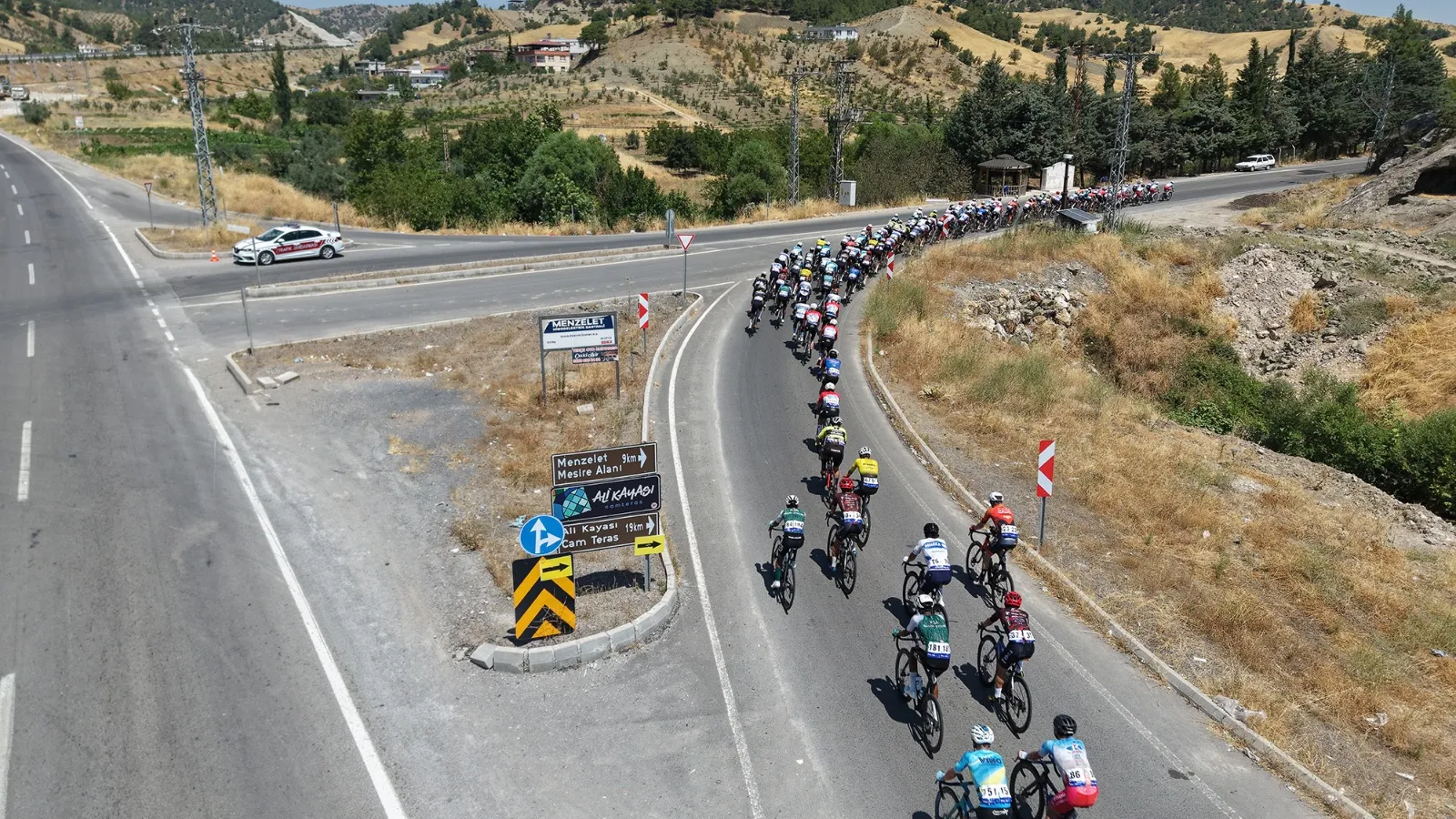 Kahramanmaraş yollarında 31 ülkeden 175 bisikletçi kıyasıya yarıştı