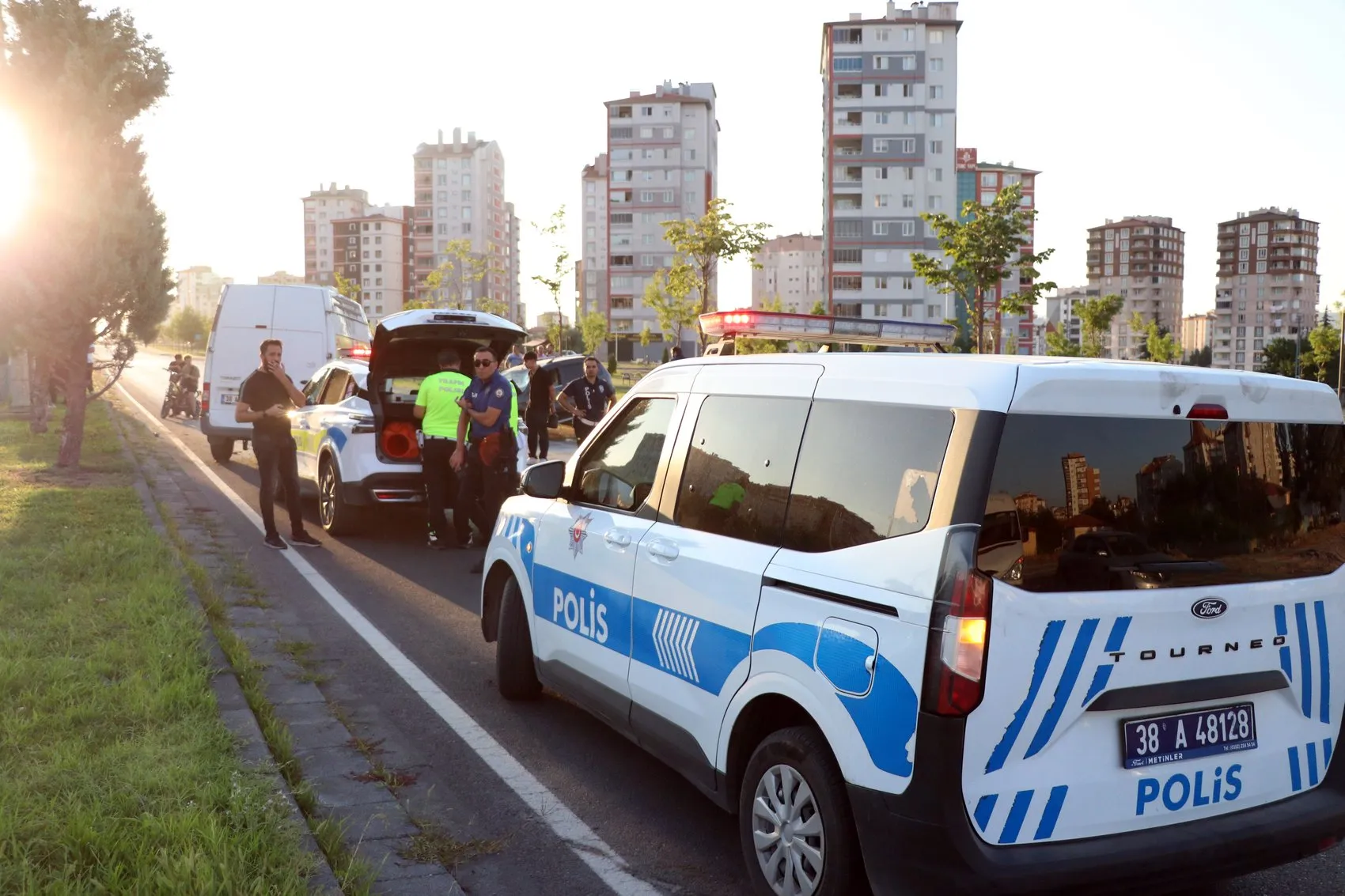 Kayseri'de kontrolden çıkan otomobil karşı şeritteki minibüse çarptı