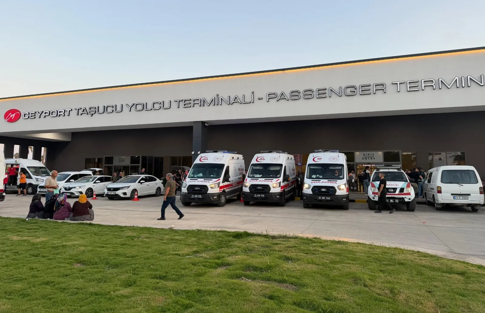 Taşucu Limanı'nda hüzünlü bekleyiş: Kayıplar için umutlu arayış devam ediyor