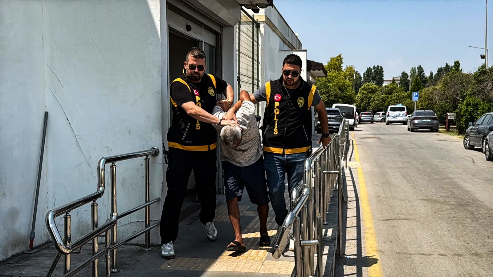 Eski eşine kefen gönderip bıçaklayan saldırgan tutuklandı