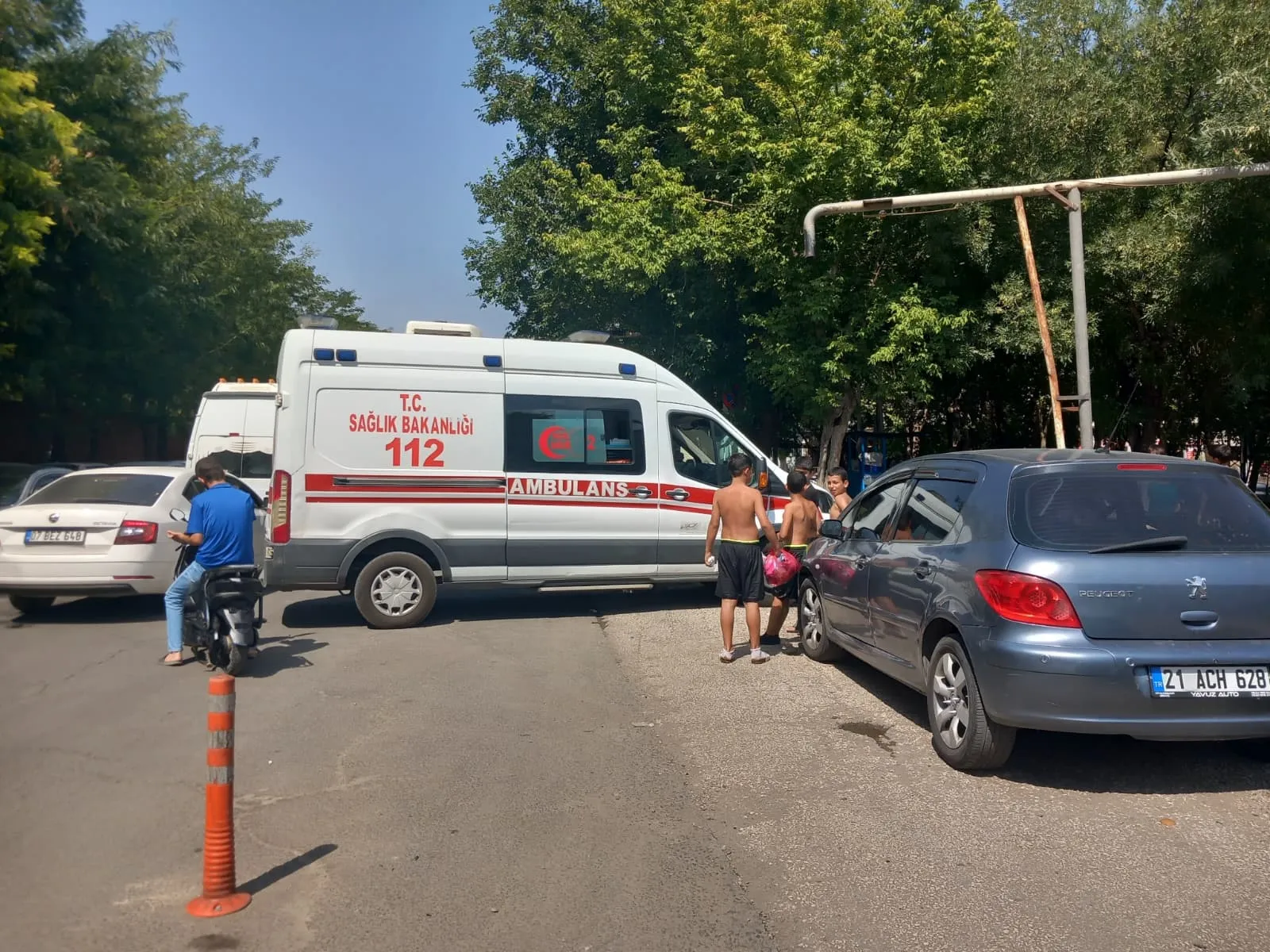 Diyarbakırda yasaklı havuzda tehlikeli serinleme girişimi yaralanmayla bitti
