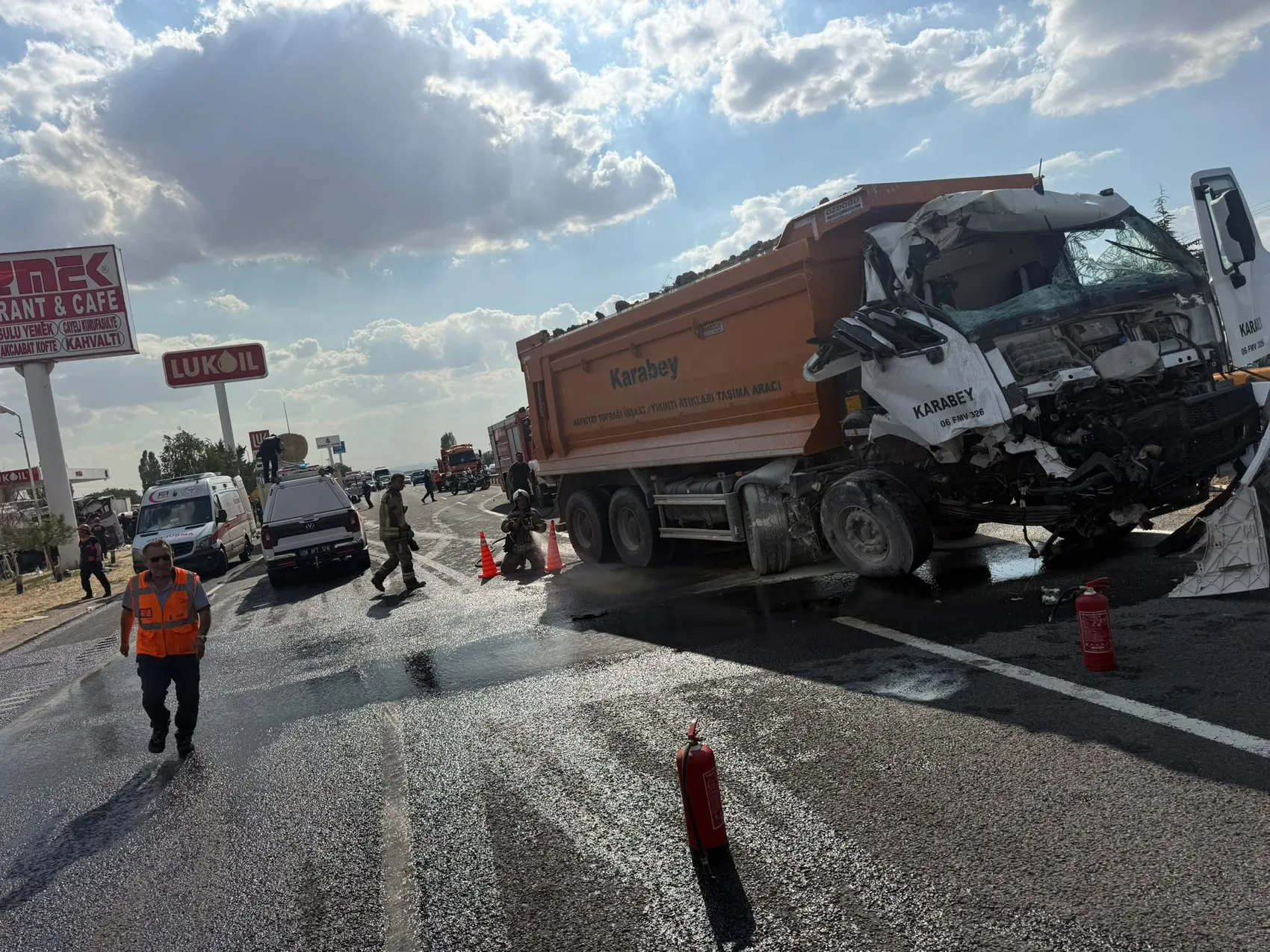 Ankara Temelli yolunda zincirleme kaza 17 canı etkiledi