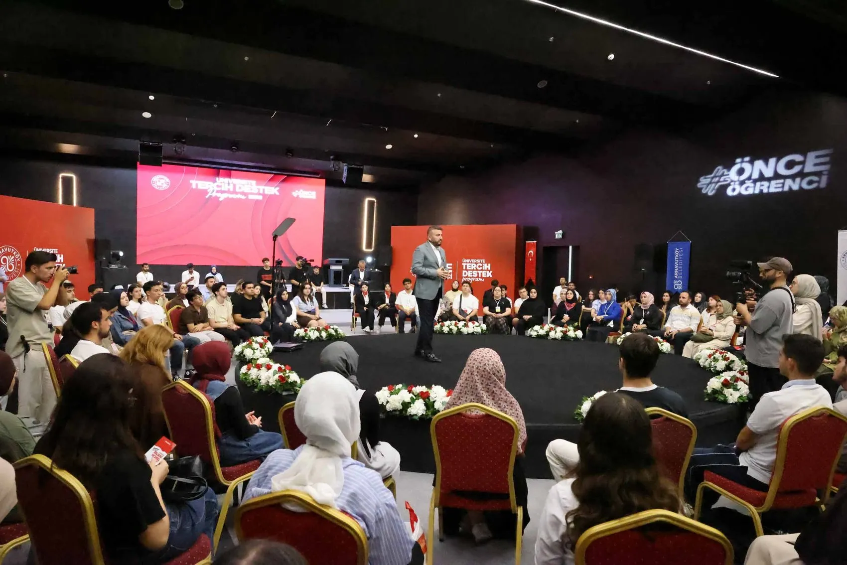 Gençler geleceğini bakanlarla planlıyor