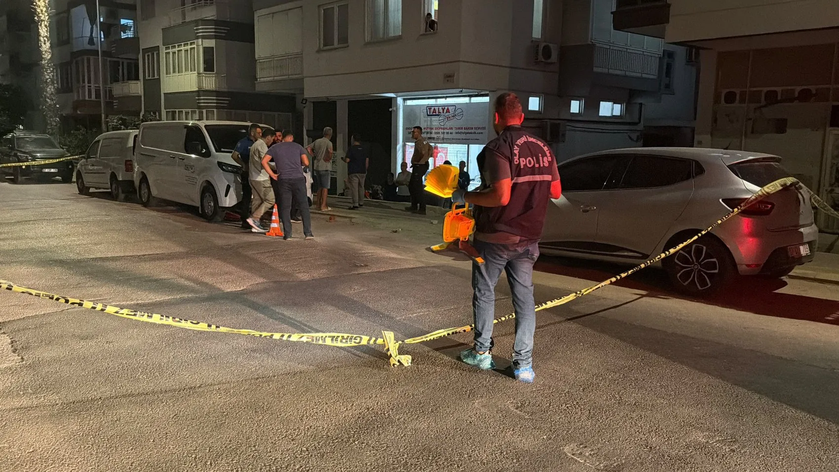 Antalya Kepez'de cadde ortasında silahlı dehşet