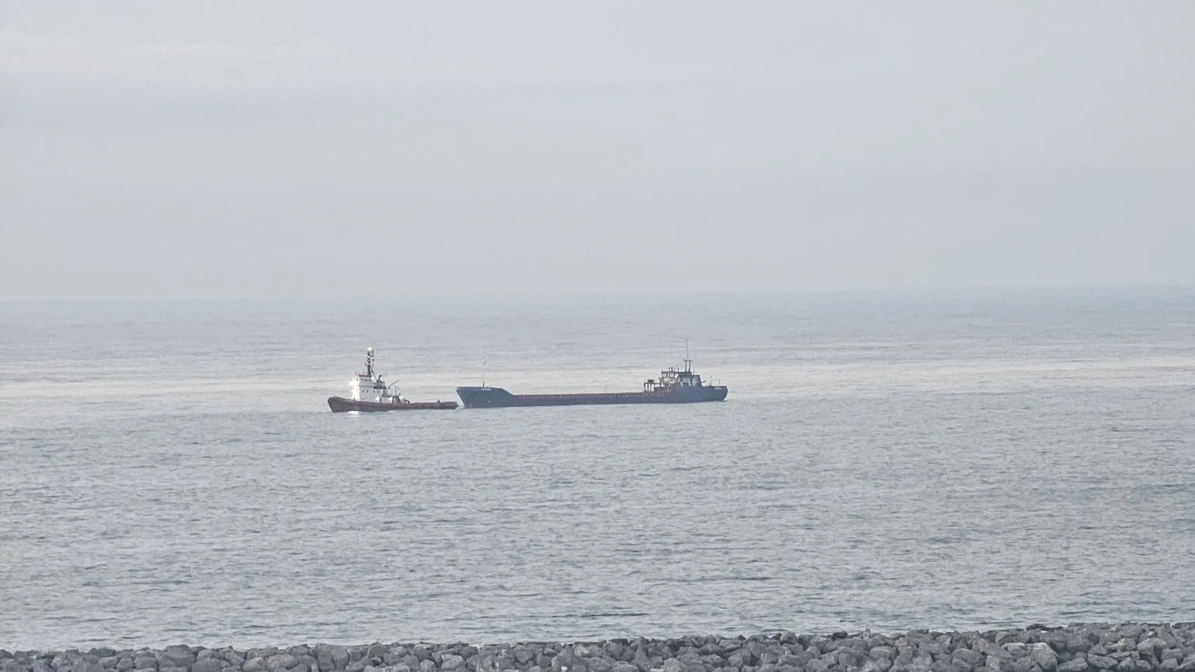 Saldırıya uğrayan kuru yük gemisi Zonguldak kıyısına demirledi