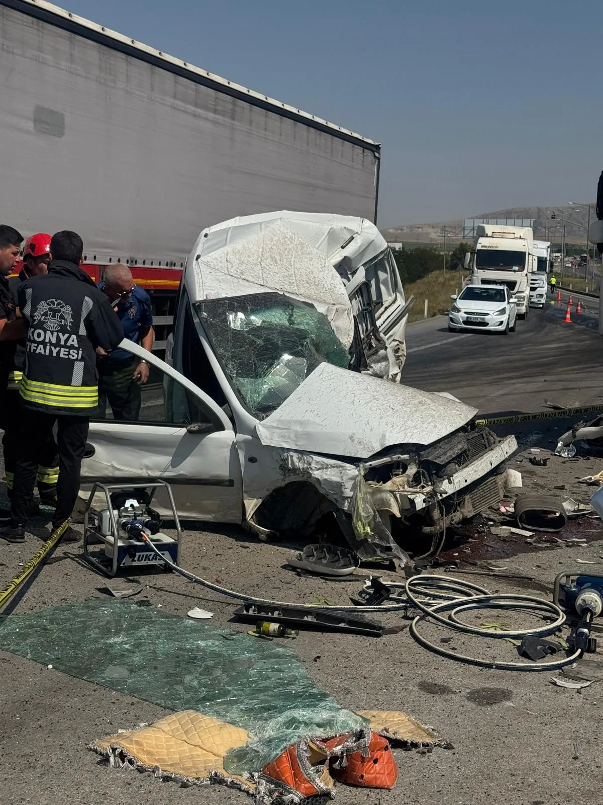Konya Kadınhanı girişinde TIR dehşeti