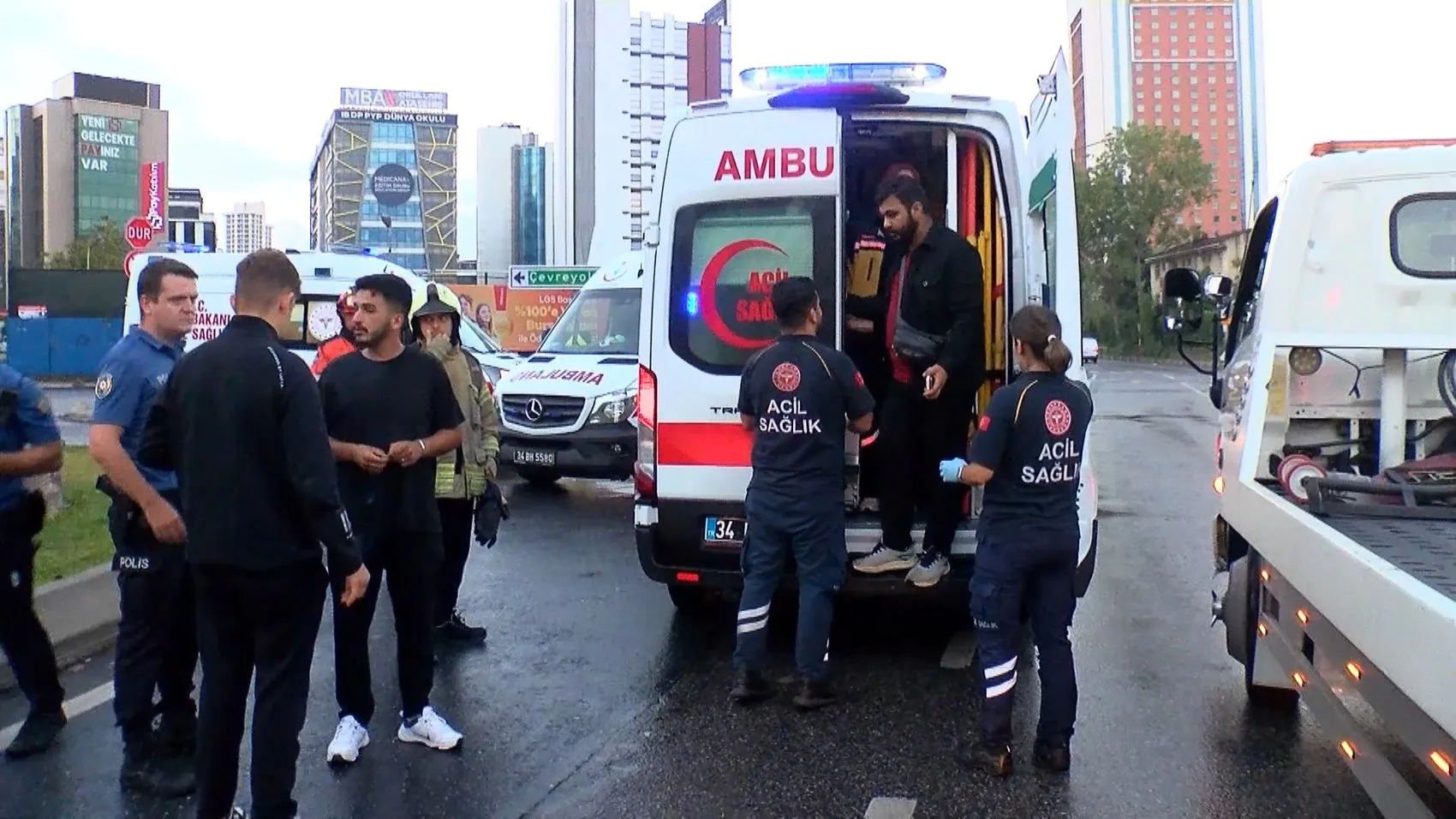 Küçükbakkalköy'de sabah kazası Otomobil takla attı, 2 yaralı