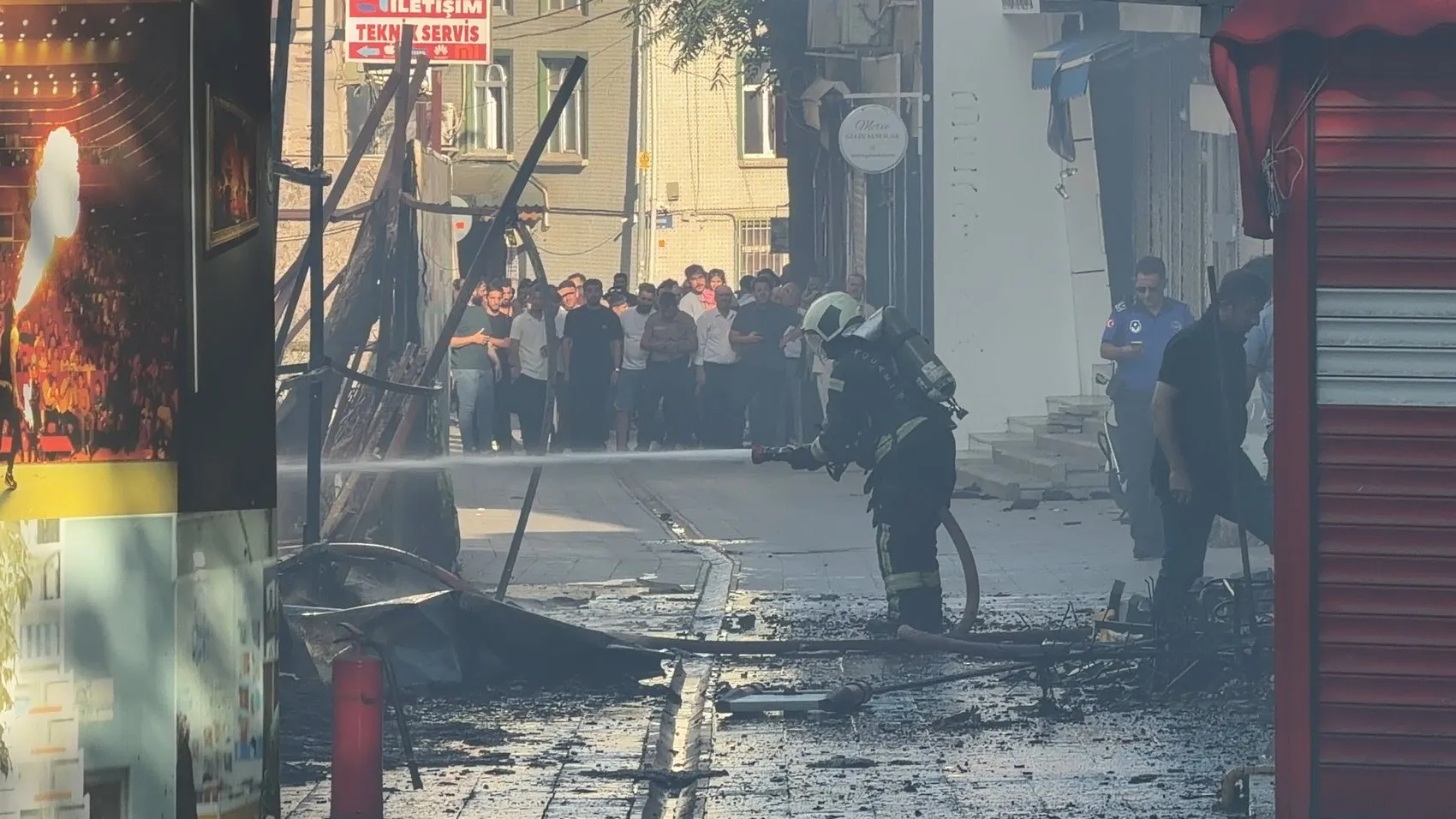 Gebze’de metro şantiyesinde çıkan yangın iş yerlerine sıçradı