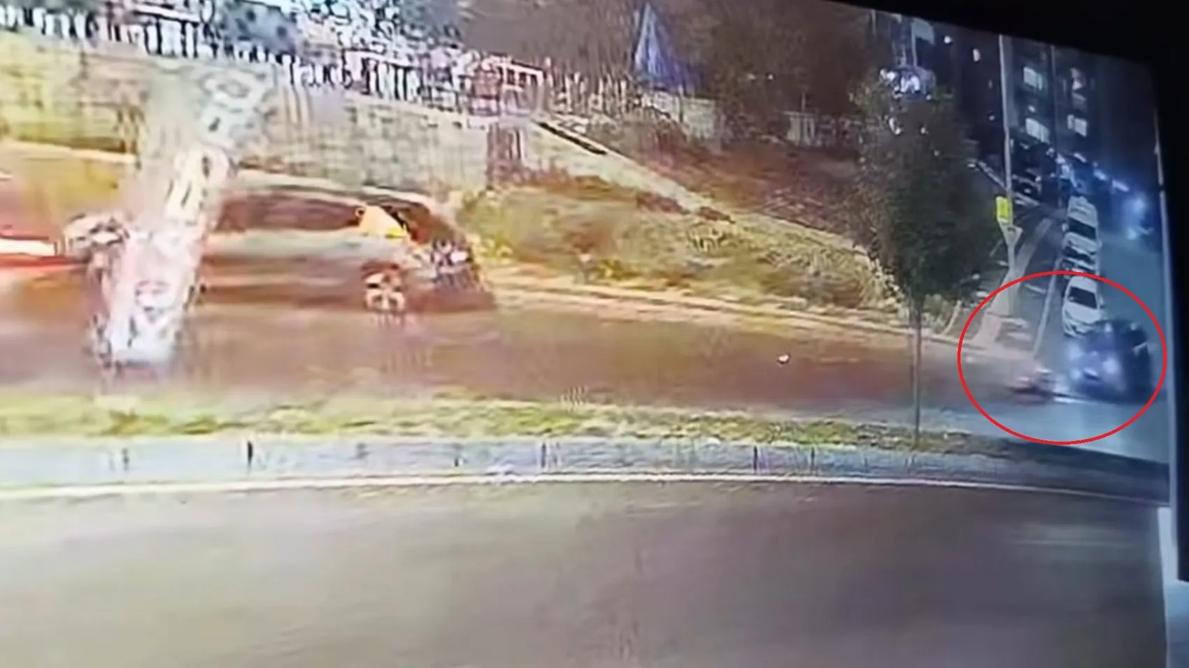 Diyarbakır'da kuryenin ölümle burun buruna geldiği anlar kamerada