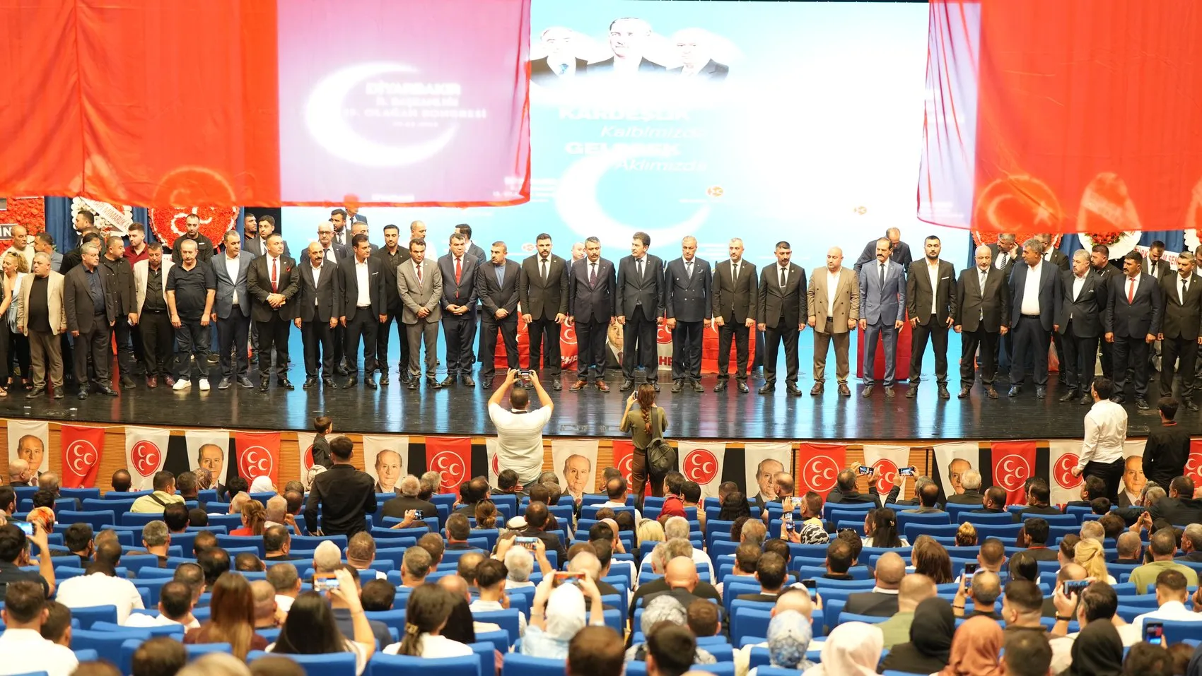 MHP Diyarbakır'da kongresini yaptı Osmanağaoğlu'ndan 'kapılar içinde kapılar' vurgusu