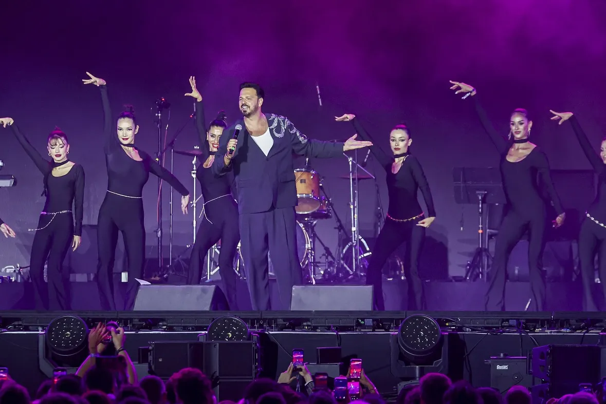 İstanbul Festivali Serdar Ortaç şarkılarıyla yankılandı