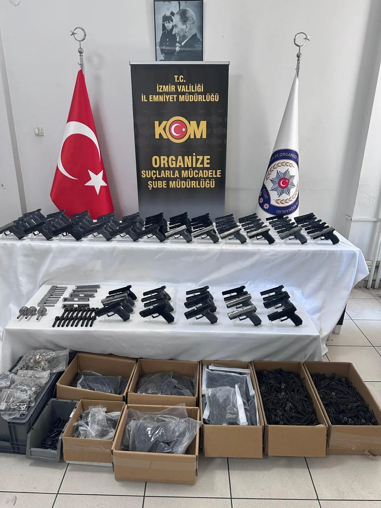 İzmir ve Manisa'da atölye gibi çalışan adreslere baskın 13 gözaltı
