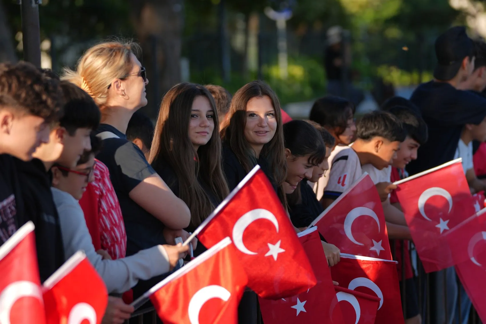 TCG Anadolu Yalova kıyılarında gövde gösterisi yaptı