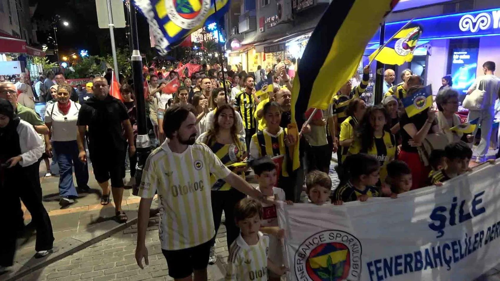 Şile sokaklarında bayram coşkusu: Zafer yürüyüşü renkli görüntülere sahne oldu