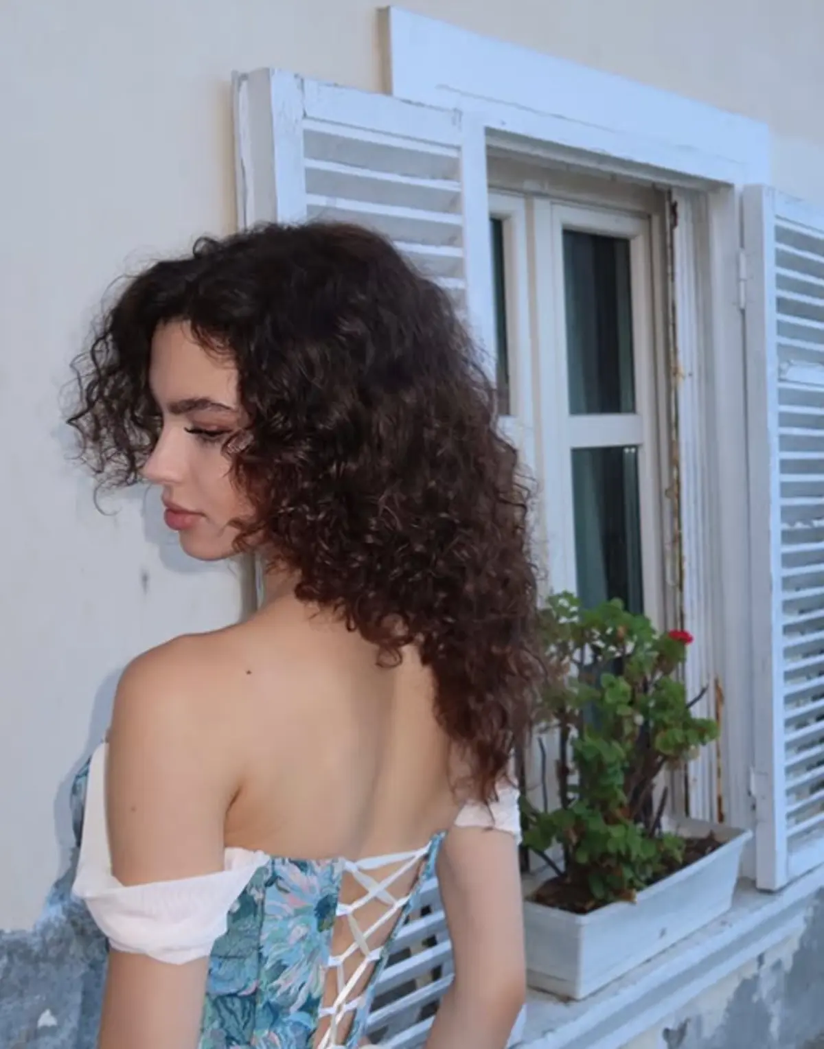 Su Burcu Yazgı Coşkun son pozlarıyla beğeni topladı! Bakan bir daha baktı 4
