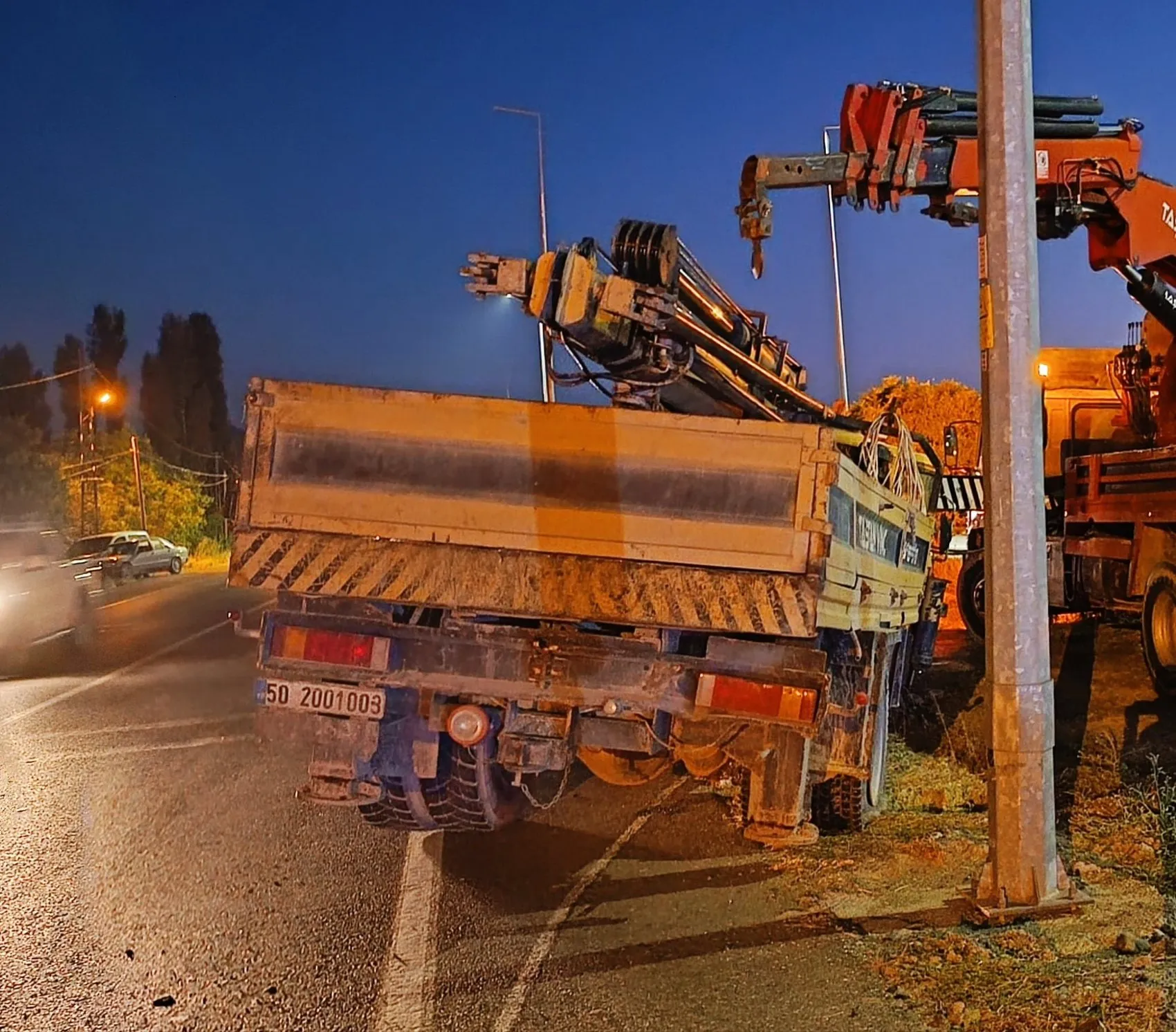 Kayseri'de motosikletli genç iş makinesiyle çarpıştı