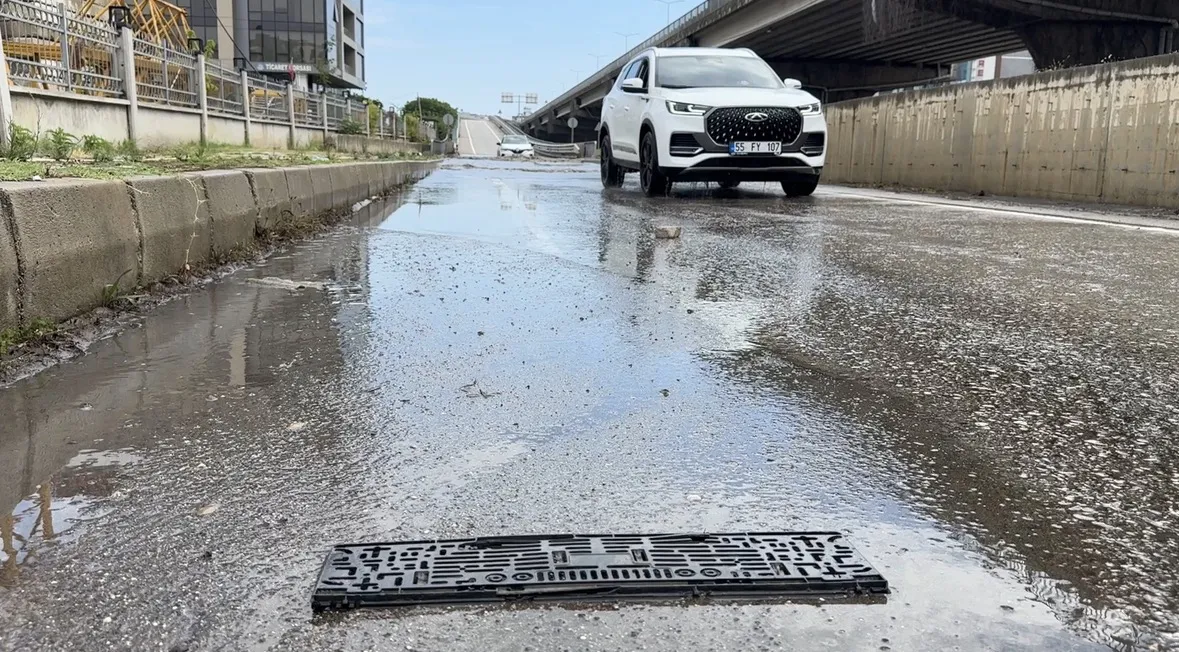 Samsun’da şiddetli yağış trafiği felç etti