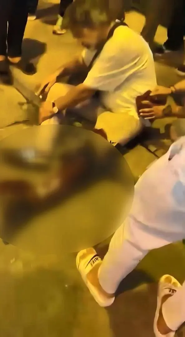 Beyoğlu’nda köpek kavgası kanlı bitti
