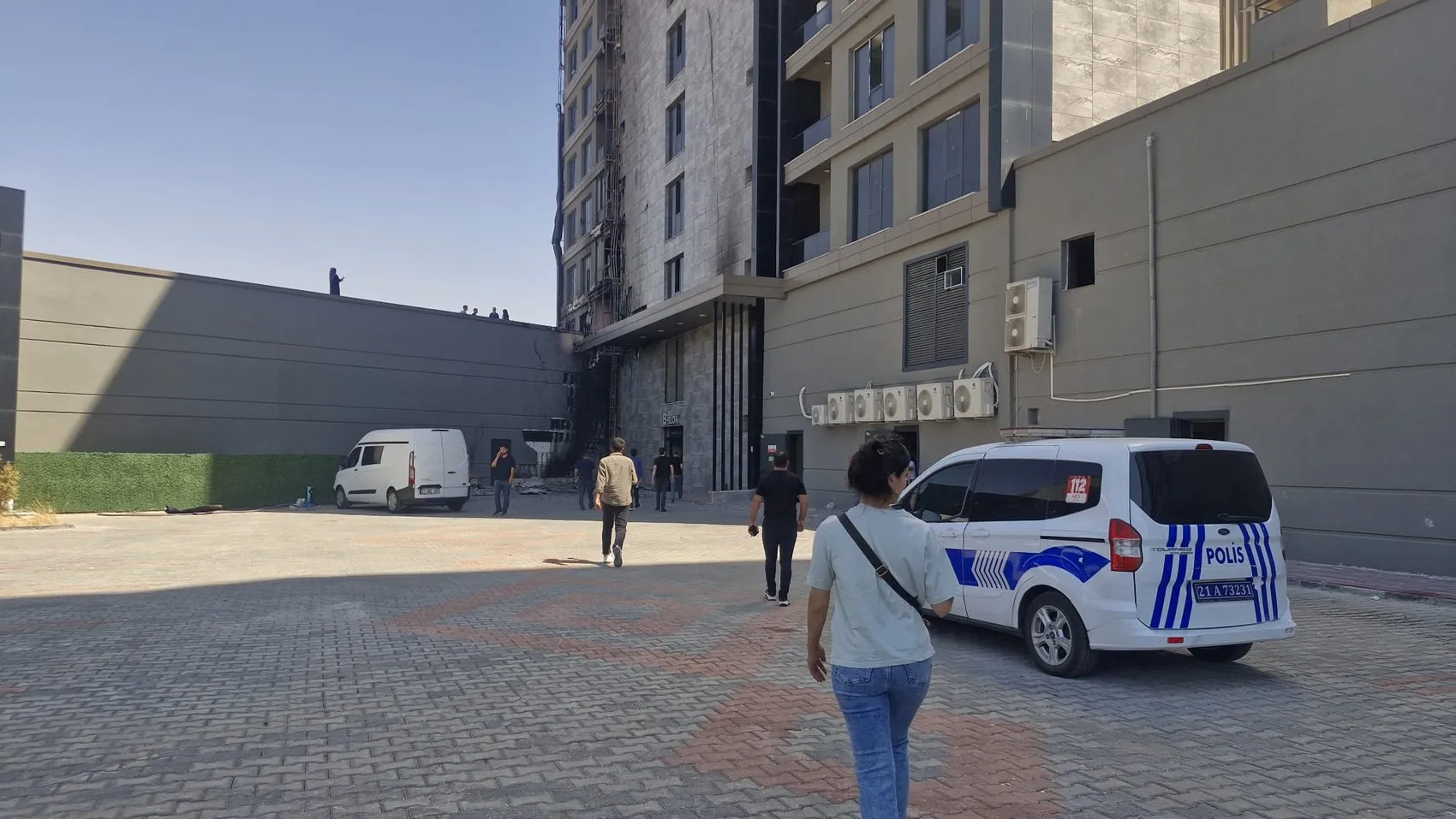 Diyarbakır'daki plazada gece yangını Hasar sabah ortaya çıktı