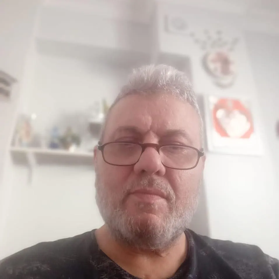 Amcası eve gelince yerde hareketsiz yatan yeğenini buldu
