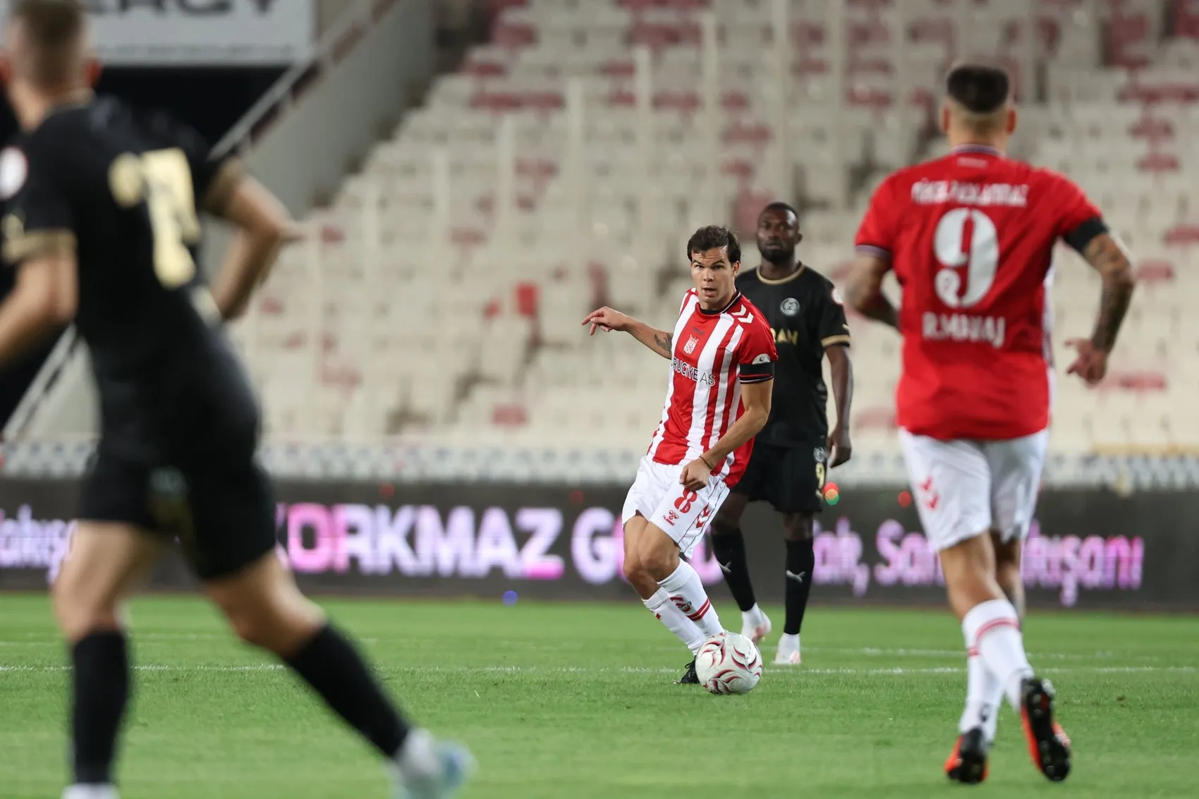 Manaj'dan iki gol, Sivasspor'a bir puan