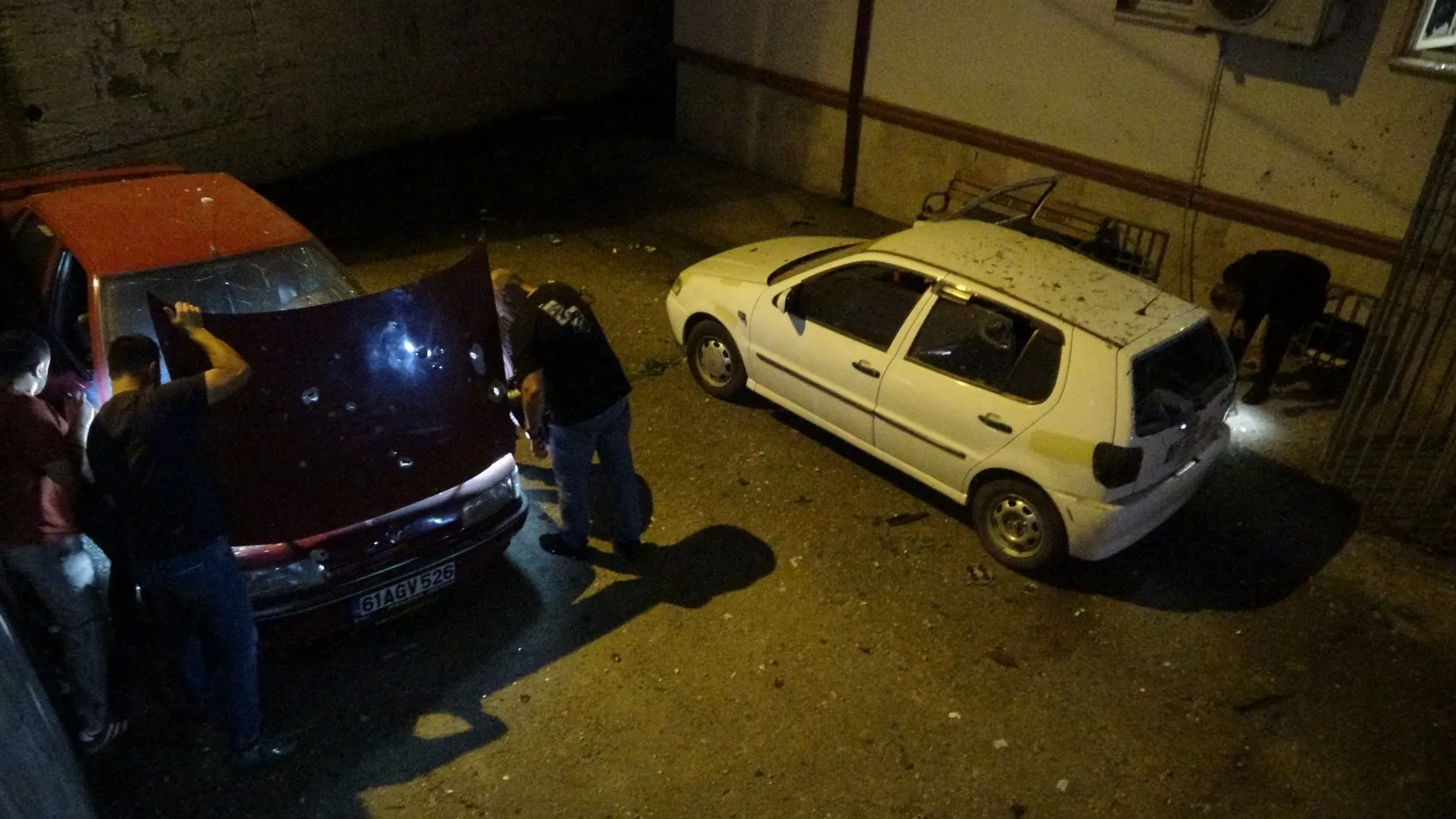 Trabzon'da emniyet bahçesine düşen gizemli cisim araçları hurdaya çevirdi