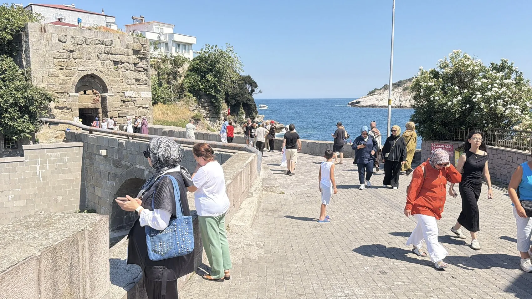 Nüfusu 6 bin 600 olan Amasra, 8 ayda 1 milyon misafir ağırladı