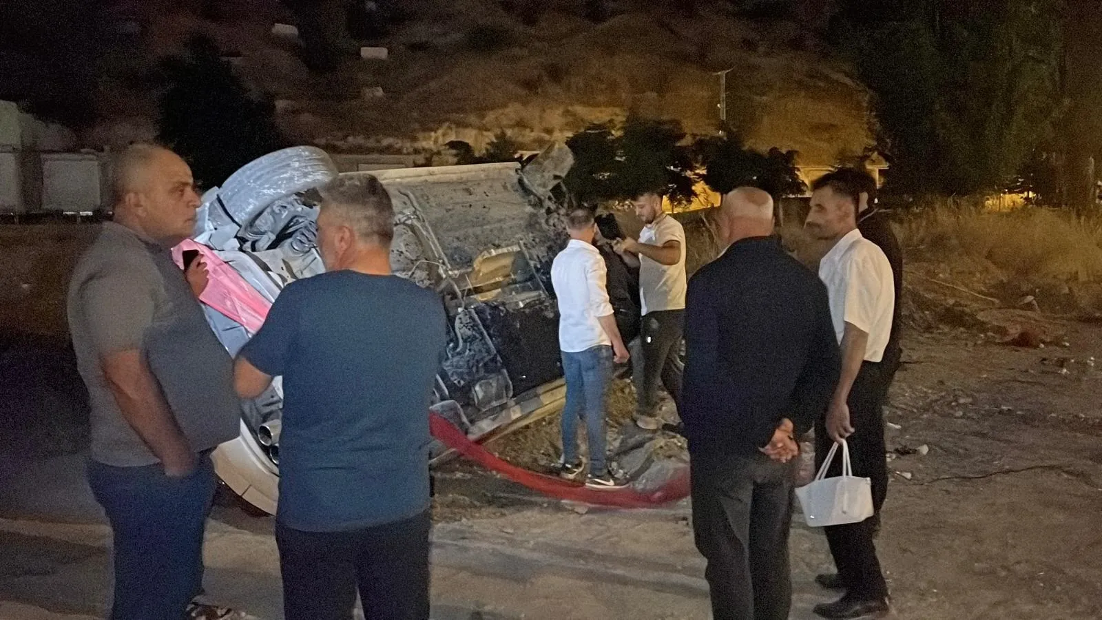 Düğün yolunda kaza Gelin ve damat hastanelik oldu