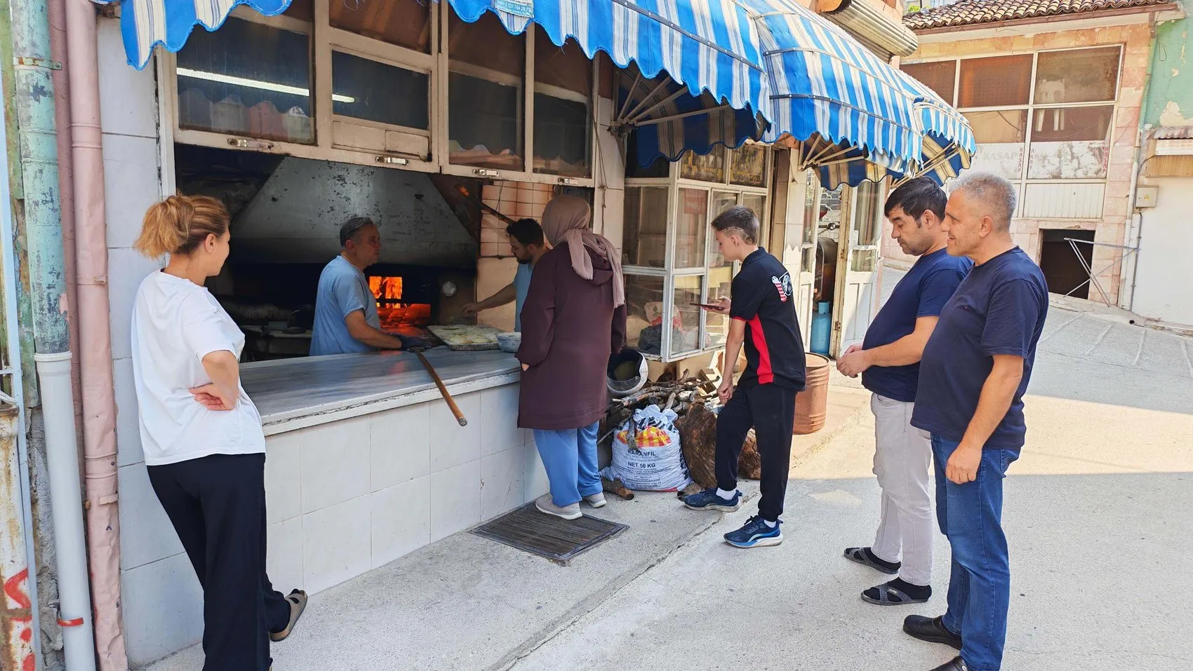 Manisa Demirci’de 107 yıllık pide geleneği sürüyor