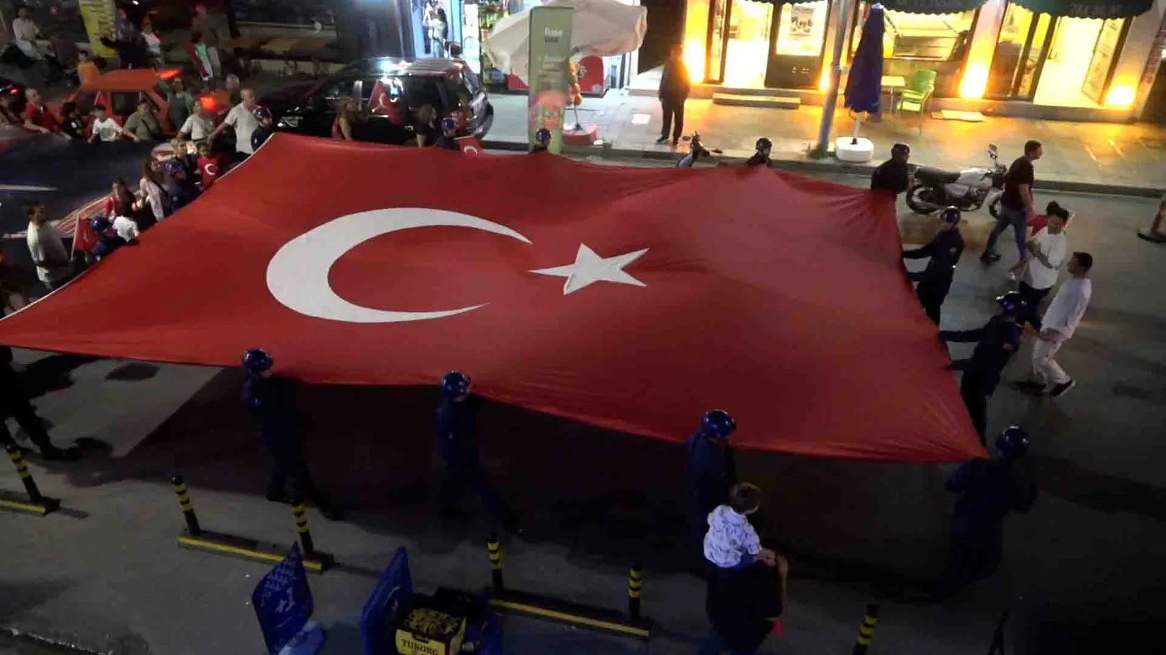Şile sokaklarında bayram coşkusu: Zafer yürüyüşü renkli görüntülere sahne oldu