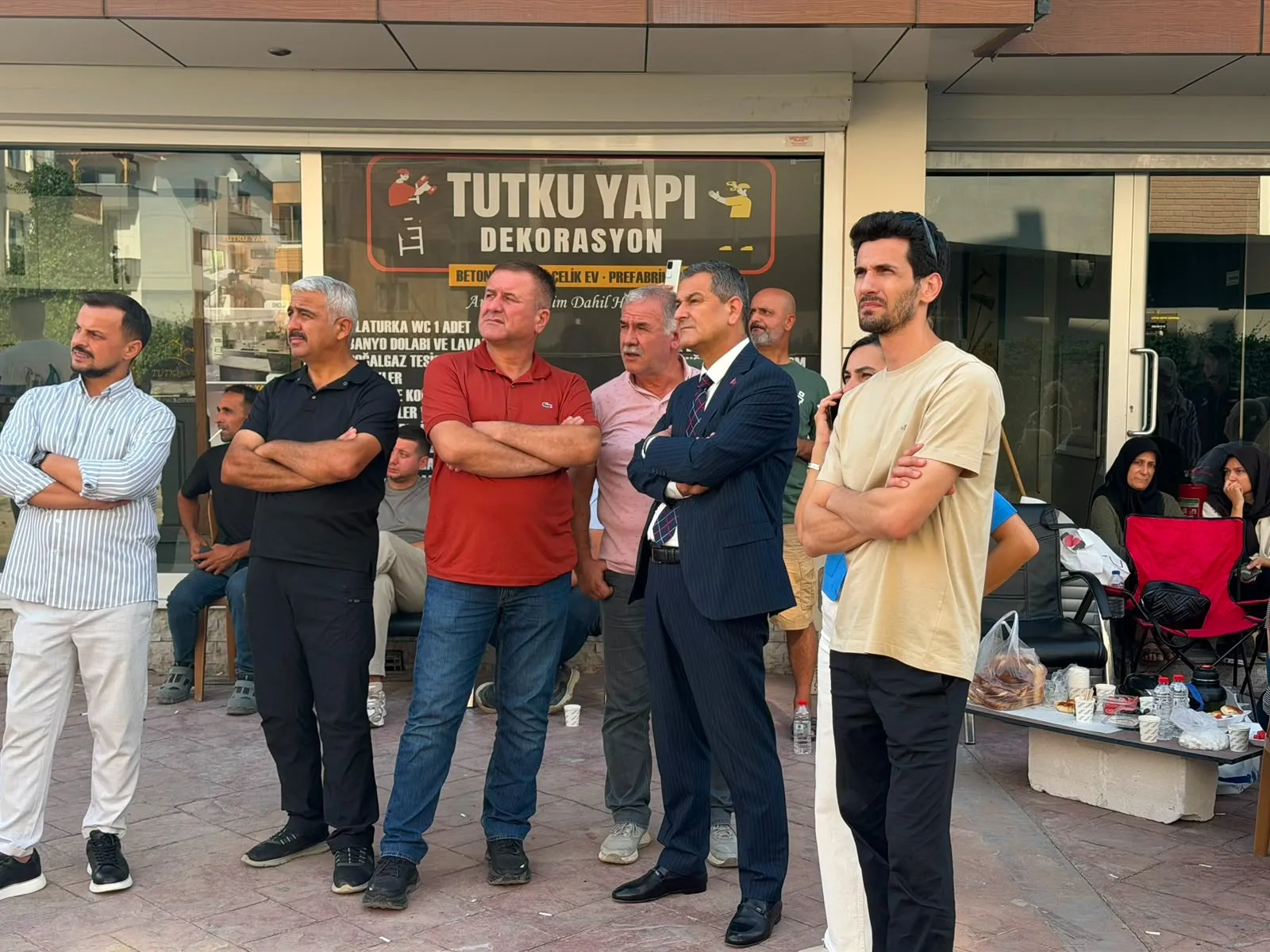Gece yarısı çatırdadı, sabaha karşı yıkıldı