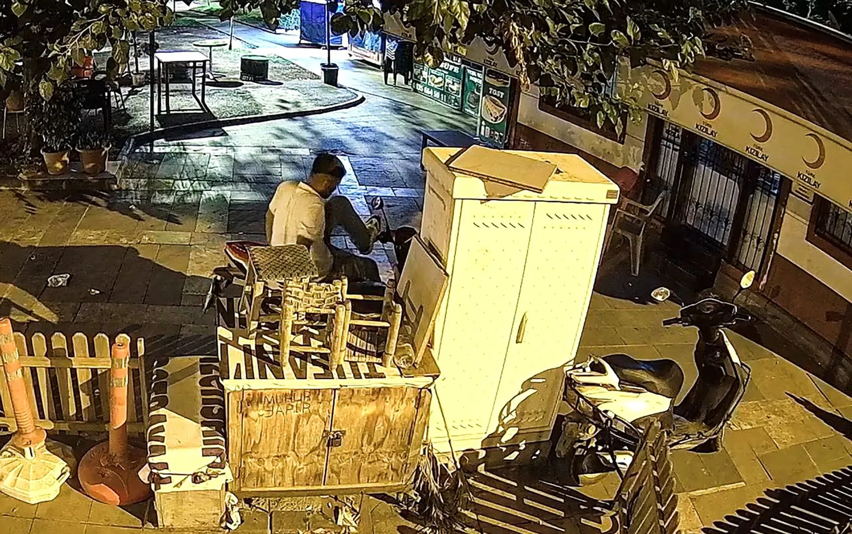 Adana'da alkollü hırsızın motosiklet macerası karakolda bitti