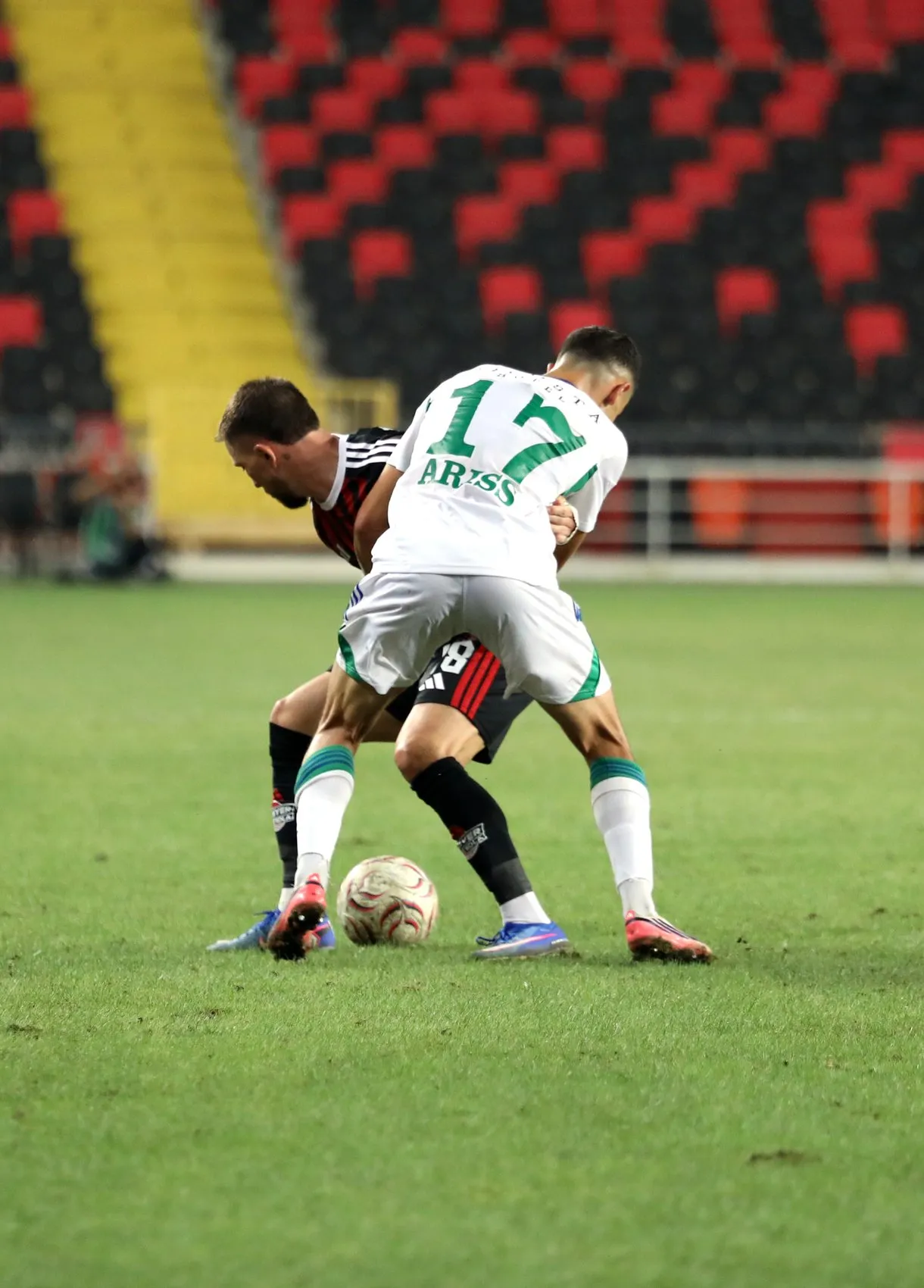 İki golle devreyi kapattı, son dakikada kendi kalesine attı Rizespor Gaziantep'ten 3 puanla döndü