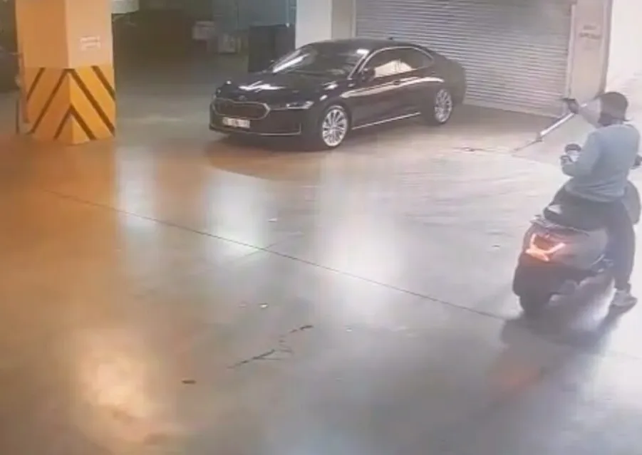 Çiğli Belediye Başkanı’nın aracına silahlı saldırı anı kamerada