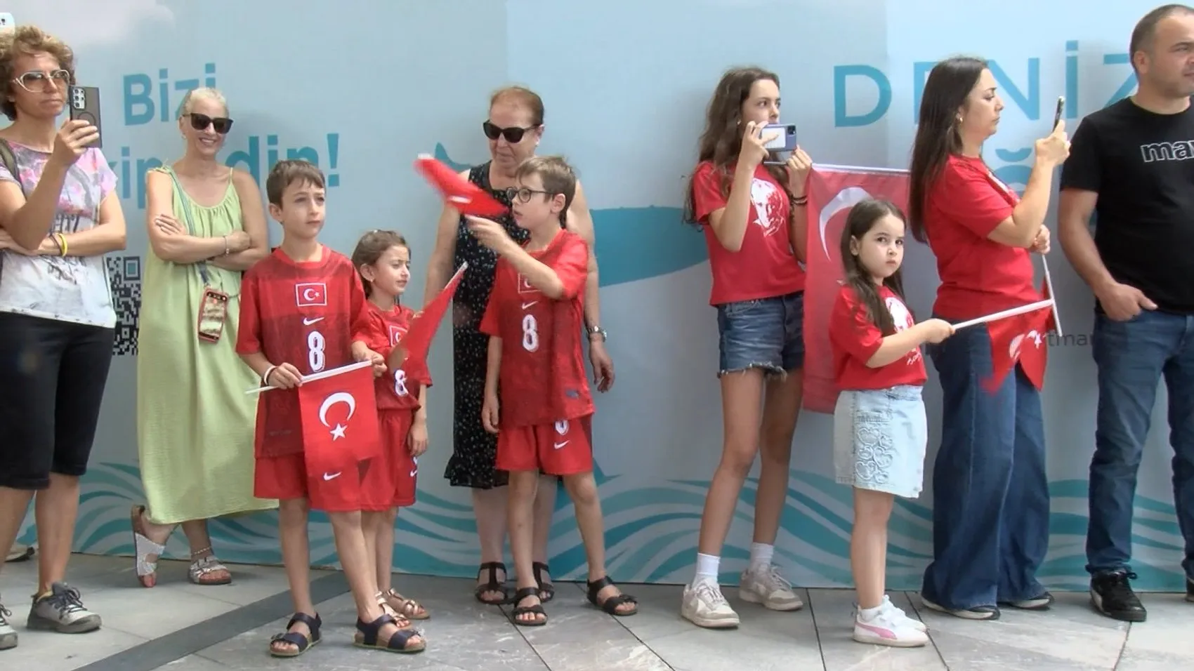 İstanbul sokaklarında dev konvoy: 70 cip 30 Ağustos için bir araya geldi