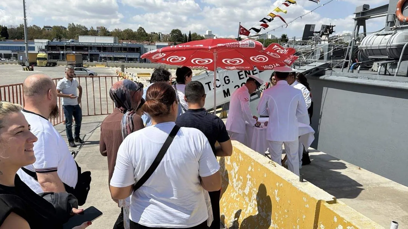 TCG Enez Tekirdağ kıyılarında: Zafer coşkusu denizden selamlandı