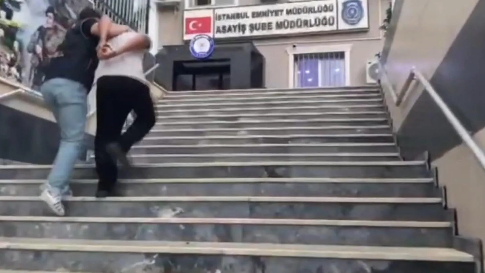 İstanbul ve Ankara merkezli operasyonda 8 kişi gözaltına alındı