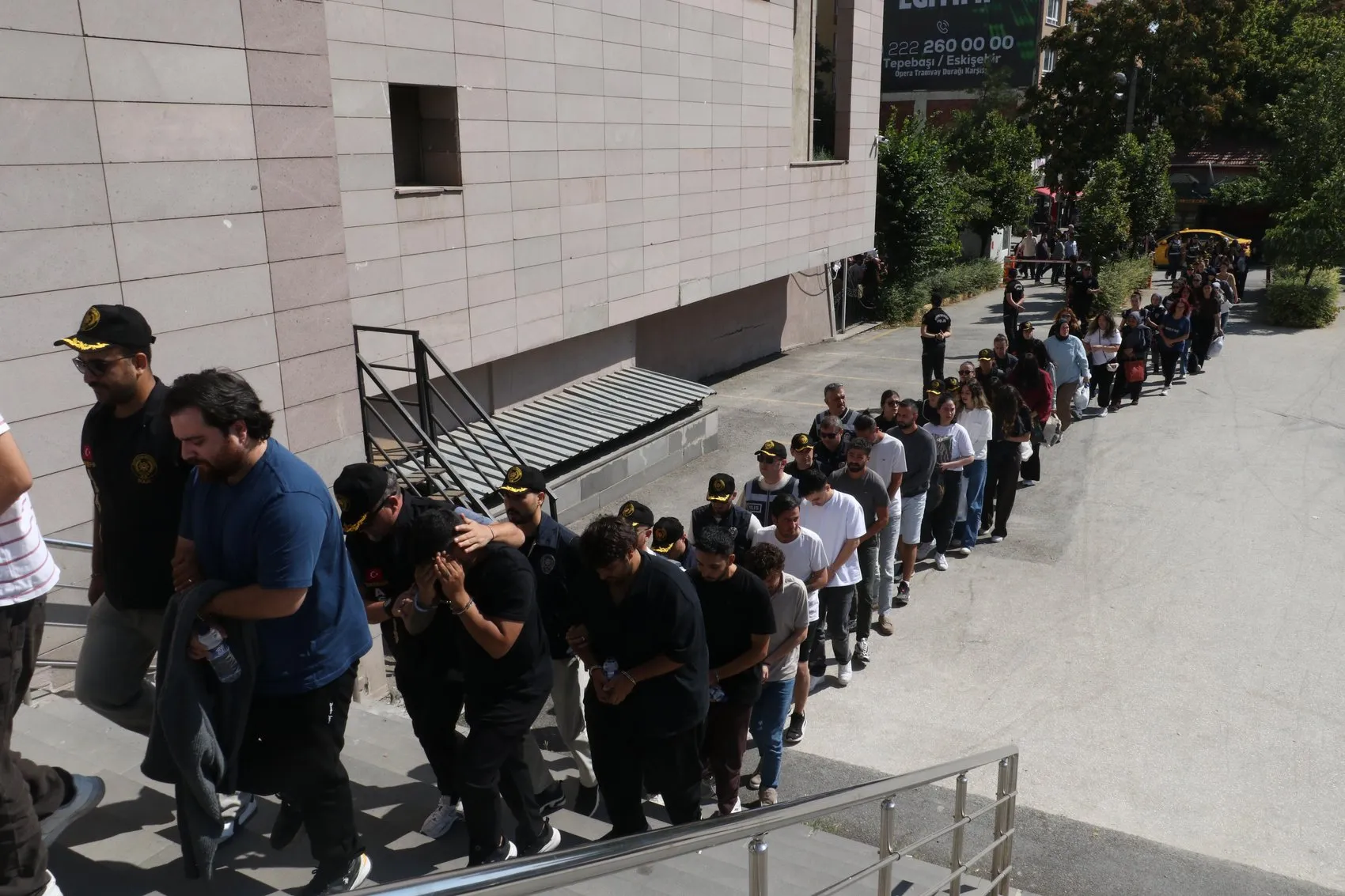 Modem yalanıyla 801 kişiyi dolandıran şebekeye operasyon