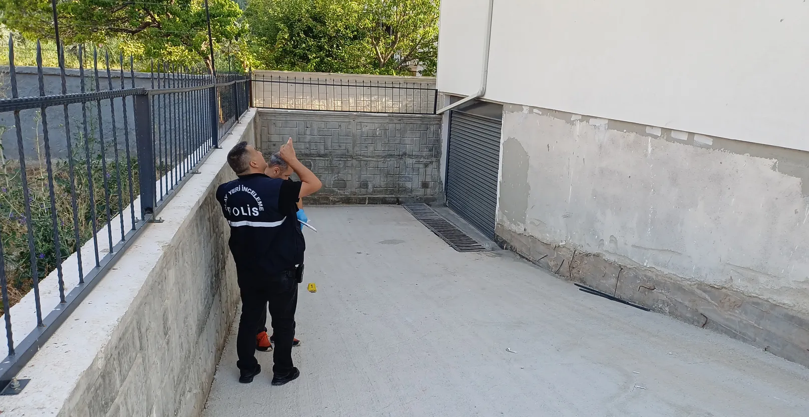 Aksaray'da temizlik işçisi genç kadın balkondan beton zemine çakıldı