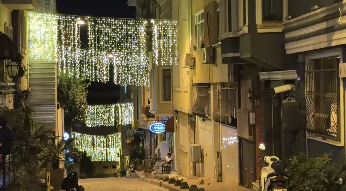 Beyoğlu’nda köpek kavgası kanlı bitti