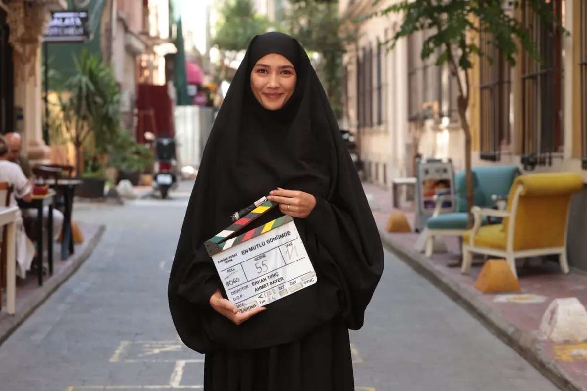 Aybüke Pusat o rol için çarşafa girdi! Pozları gündemde 3