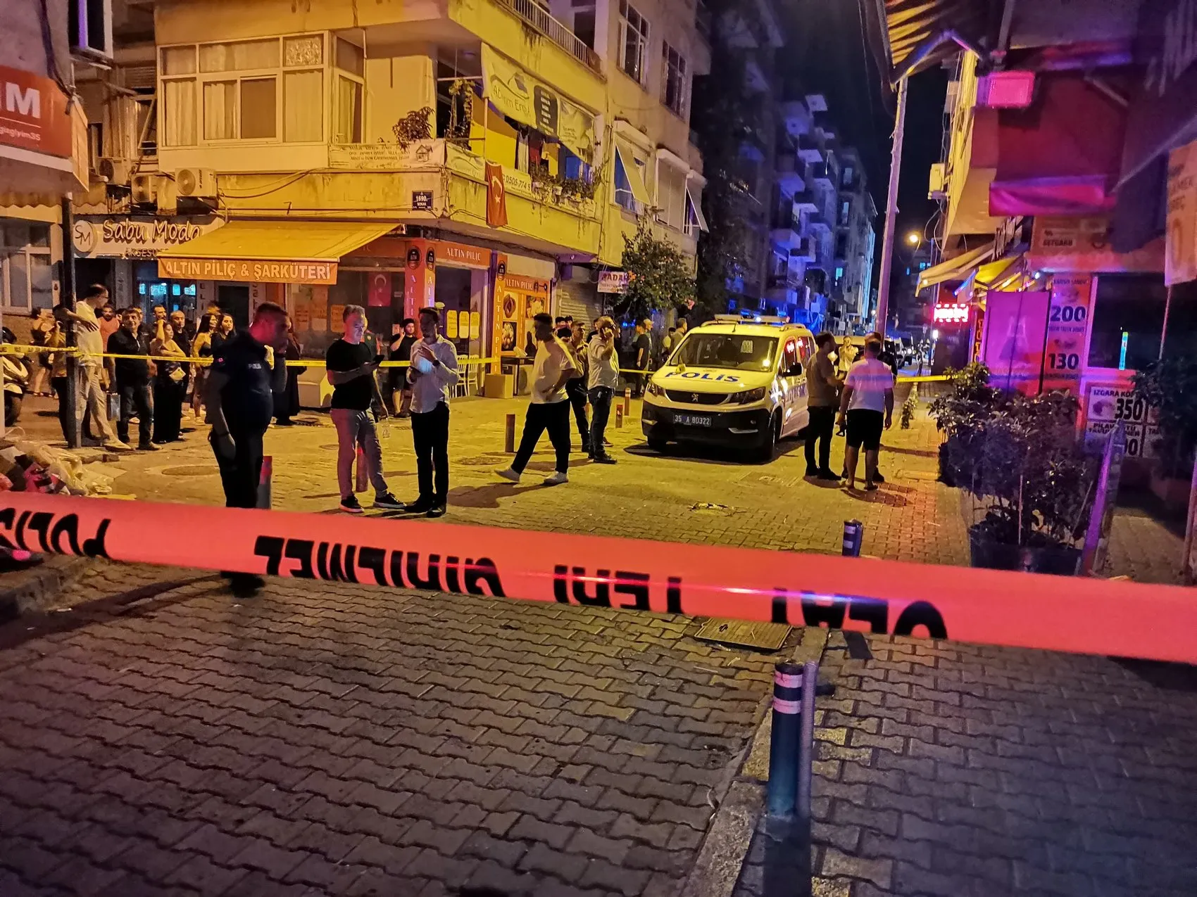 Karşıyaka’da sokak ortasında çatışma 5 kişi yaralandı