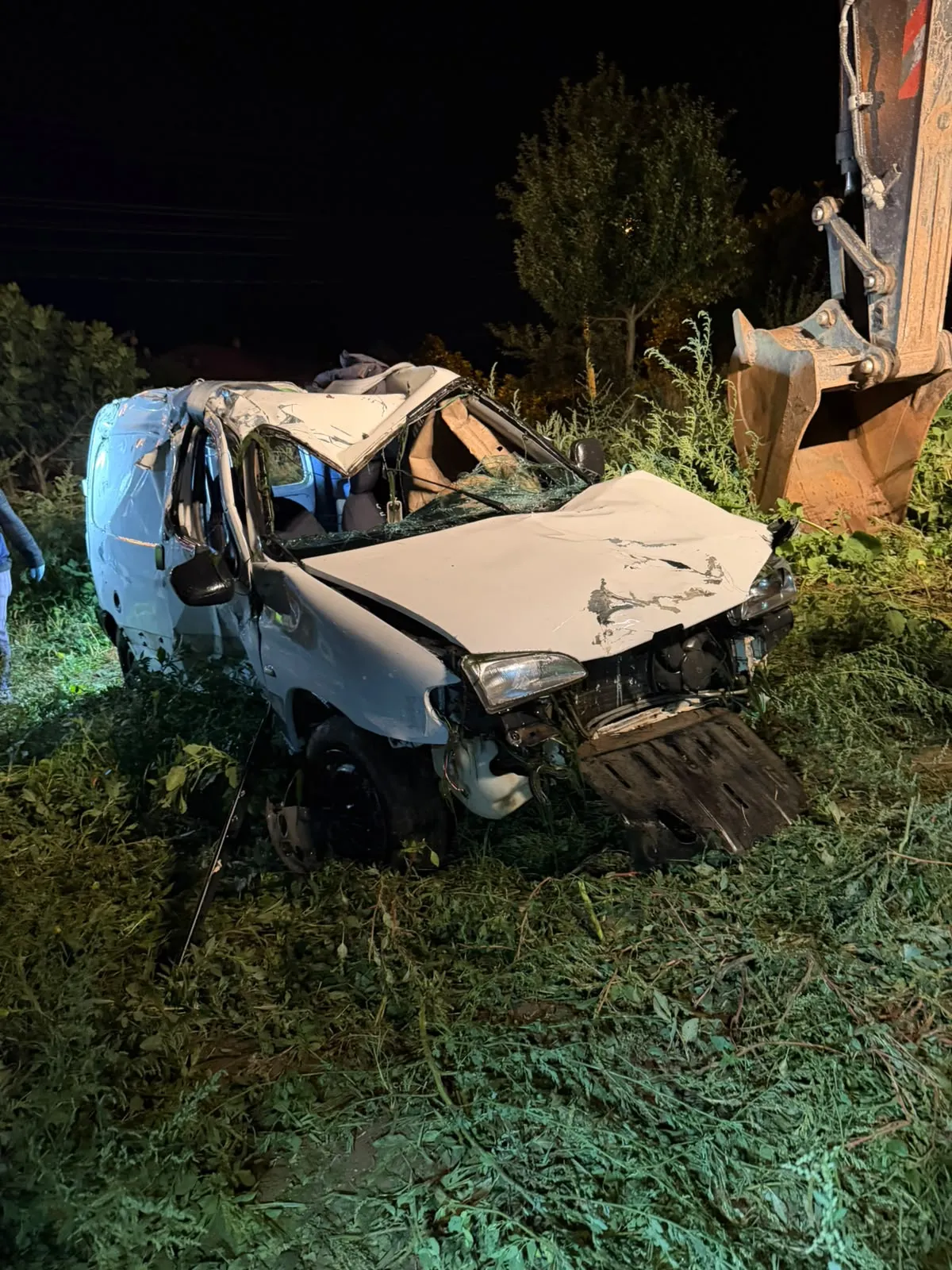 Bafra’da sulama kanalına uçan kamyonet sürücüsü aranıyor