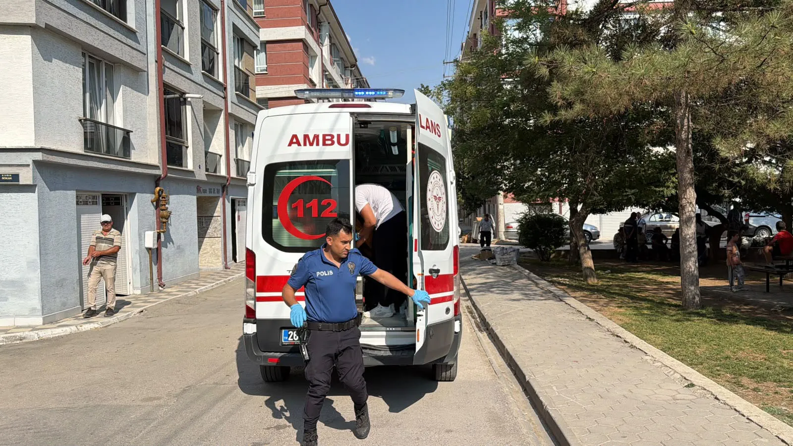 Eskişehir'de seyyar satıcıya bıçaklı saldırı, 3 yerinden yaralandı